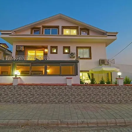 Sierra-kapali Havuzlu Saunali Ve Jakuzili Fethiye
