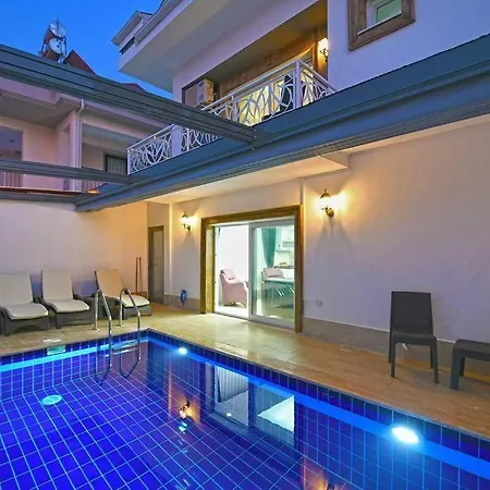 Sierra-kapali Havuzlu Saunali Ve Jakuzili Villa