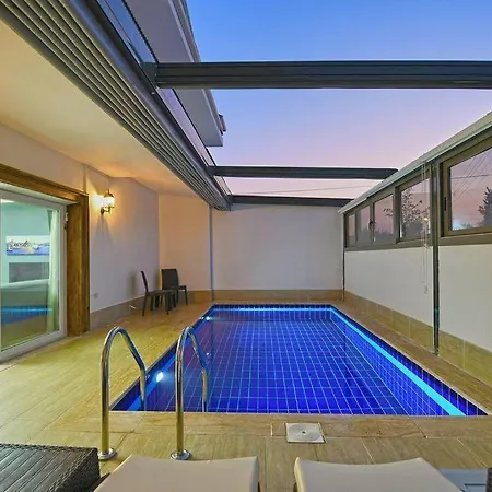 Sierra-kapalı Havuzlu Saunalı Ve Jakuzili Villa Fethiye